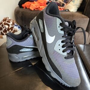 Men's Nike Air Max Size 8.5